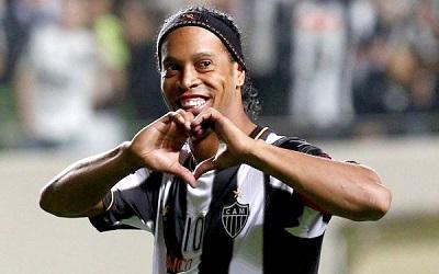 Ronaldinho Gaúcho acuerda su salida del Atlético Mineiro