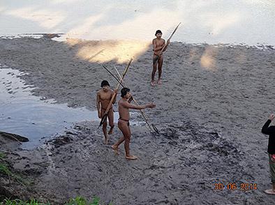 Muestran contacto con tribu aislada