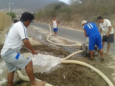 Ciudadanos reclaman ante falta de agua potable en parroquia de Montecristi