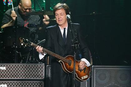 McCartney desata la locura en el estadio del último concierto de los Beatles
