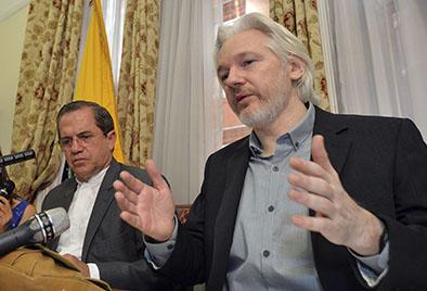 Assange asegura que dejará la embajada