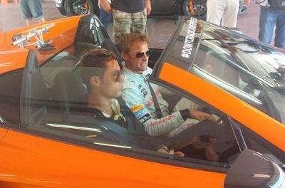 Cristiano Ronaldo y Jenson Button pilotean juntos en el Circuito del Jarama