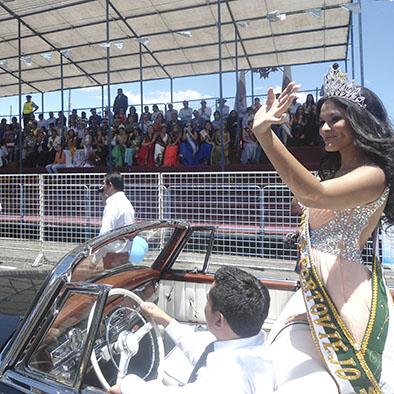 Reina de Portoviejo fue invitada a la Fiesta del Maíz y participó en desfile