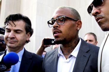 Chris Brown se declara culpable de agredir a un hombre en un hotel