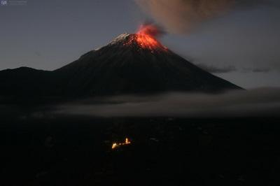 Unas 40 explosiones se registraron en el volcán Tungurahua