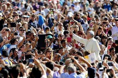 'Hay que tener valor para casarse hoy en día', dice el papa Francisco