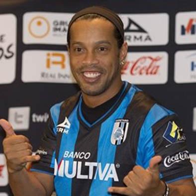 Político llama “simio” a Ronaldinho Gaúcho