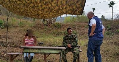 FARC libera a niña indígena que hacía parte de sus filas