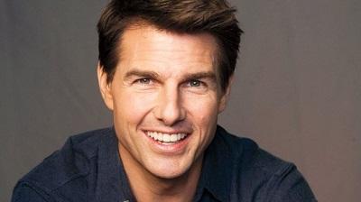 Tom Cruise filma una película y le paga a la gente para que no lo miren