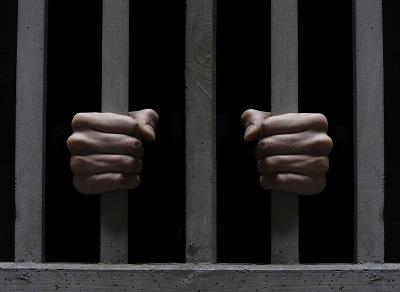 Despiden a 32 oficiales carcelarios por muertes de reclusos