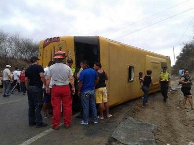 Accidente en la vía Manta- Rocafuerte deja al menos 20 lesionados