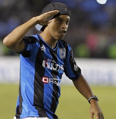Ronaldinho Gaúcho anota de penalti su primer gol en México