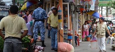 El desalojo de los comerciantes de la calle Ambato muestra dos realidades