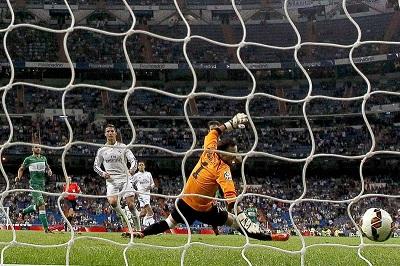 Cristiano Ronaldo marca cuatro tantos en goleada del Real Madrid ante el Elche