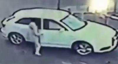 Video: Mujer se enfrenta a un ladrón para impedir que se lleve su auto
