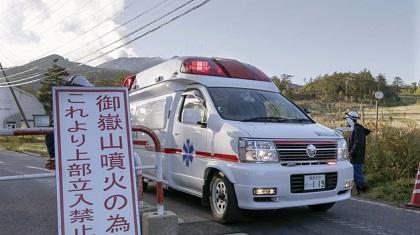 Japón continúa las labores para evacuar los cadáveres atrapados en el volcán