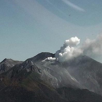 Ascienden a 36 los muertos por volcán