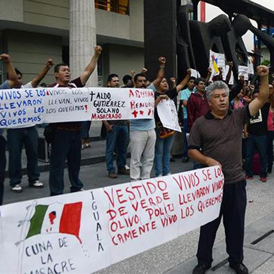 Estudiantes protestan por desapariciones