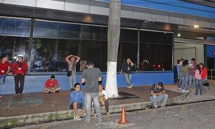 Un muerto y alerta de tsunami tras sismo de 7,3 grados en El Salvador
