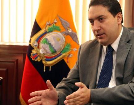 Ecuador sube un puesto en calificación crediticia