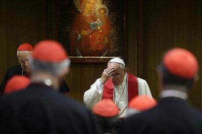 El Papa pide respuesta adecuada al terrorismo 'brutal' en el Estado Islámico