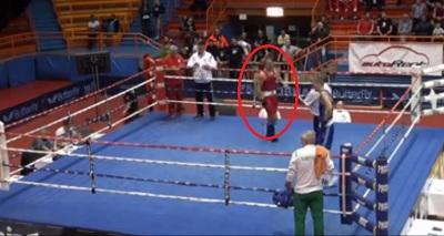 Suspenden de por vida a un boxeador tras agredir a árbitro (VIDEO)