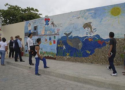 Pintan murales en centros educativos