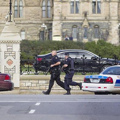 Tiroteo deja 2 muertos en Parlamento de Canadá