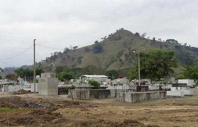Cementerio de Olmedo recibe mantenimiento