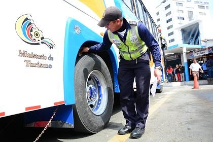 Diez buses de transporte público son retenidos al mes