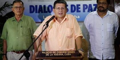 Las FARC hacen balance positivo de dos años de negociación en estado crítico