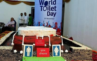 Preparan una tarta de 700 kilos con forma retrete para sensibilizar a la India