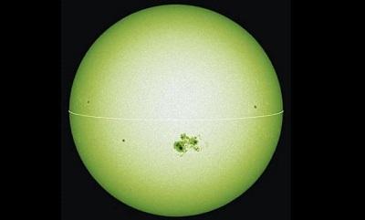 Astrónomos observan mancha solar 66 veces más grande que la Tierra