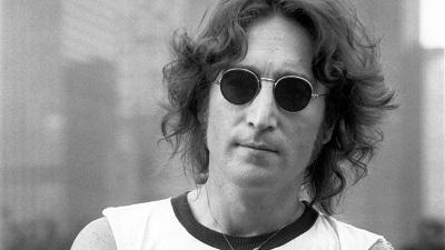 Venden piezas de una de las guitarras de John Lennon por más de $33 mil