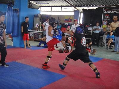 Luchadores santodomingueños disputaron el último torneo del año