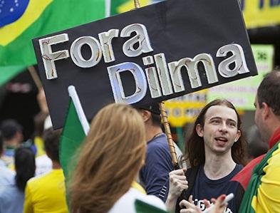 Siguen marchas en Brasil
