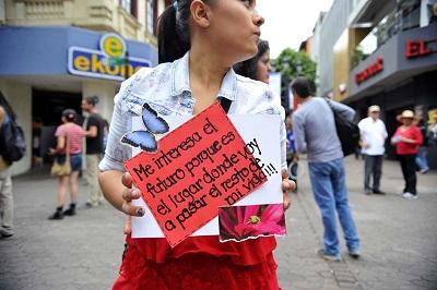 Organizaciones indígenas y sociales marchan en Lima en defensa de la Tierra