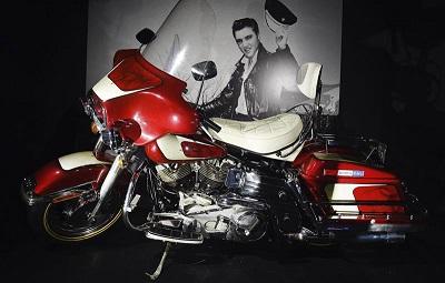 Londres acoge la mayor exposición de Elvis Presley con 300 objetos personales