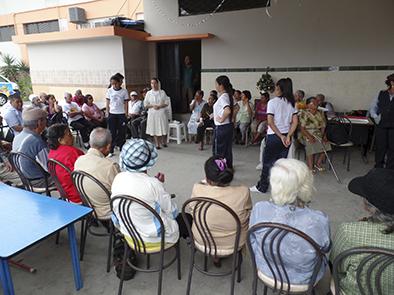 El centro geriátrico Años Dorados recibe visita