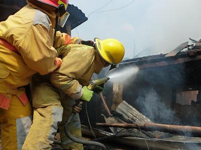 Incendio consume tres casas en la ciudadela El Florón