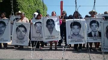 Padres de jóvenes desaparecidos protagonizan protestas en México