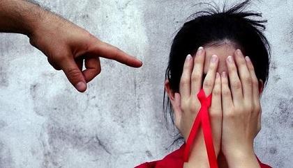Un pueblo chino recoge firmas para expulsar a niño de 8 años por tener VIH