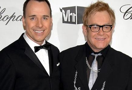 Elton John y David Furnish planean casarse en una ceremonia privada