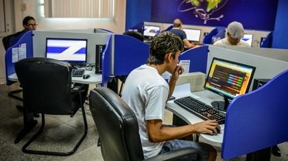 Cuba ampliará salas de internet en 2015 y proyecta áreas de wi-fi