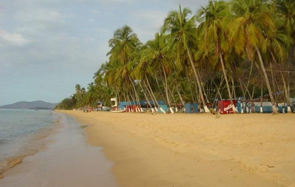 Asaltan a 300 turistas en playa de Venezuela