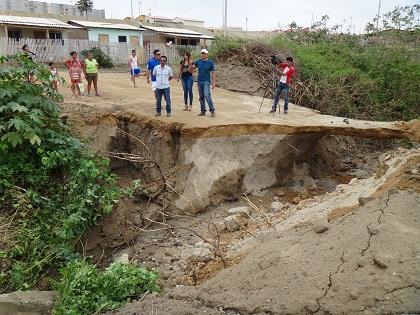 Lluvias dejan primeros daños en barrios de Manta