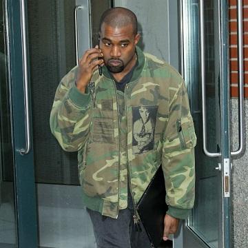 Kanye West no sonríe para verse más 'interesante'