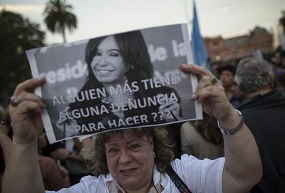La imagen de la presidenta argentina cae tras la muerte del fiscal Nisman