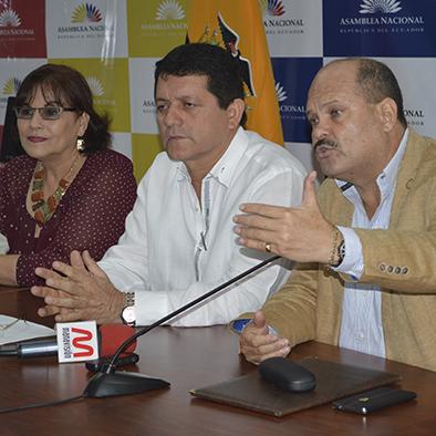 Asambleístas insistirán en cita con Rafael Correa por La Manga del Cura