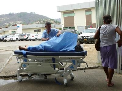 Mujer de 35 años muere en la sala de espera del hospital